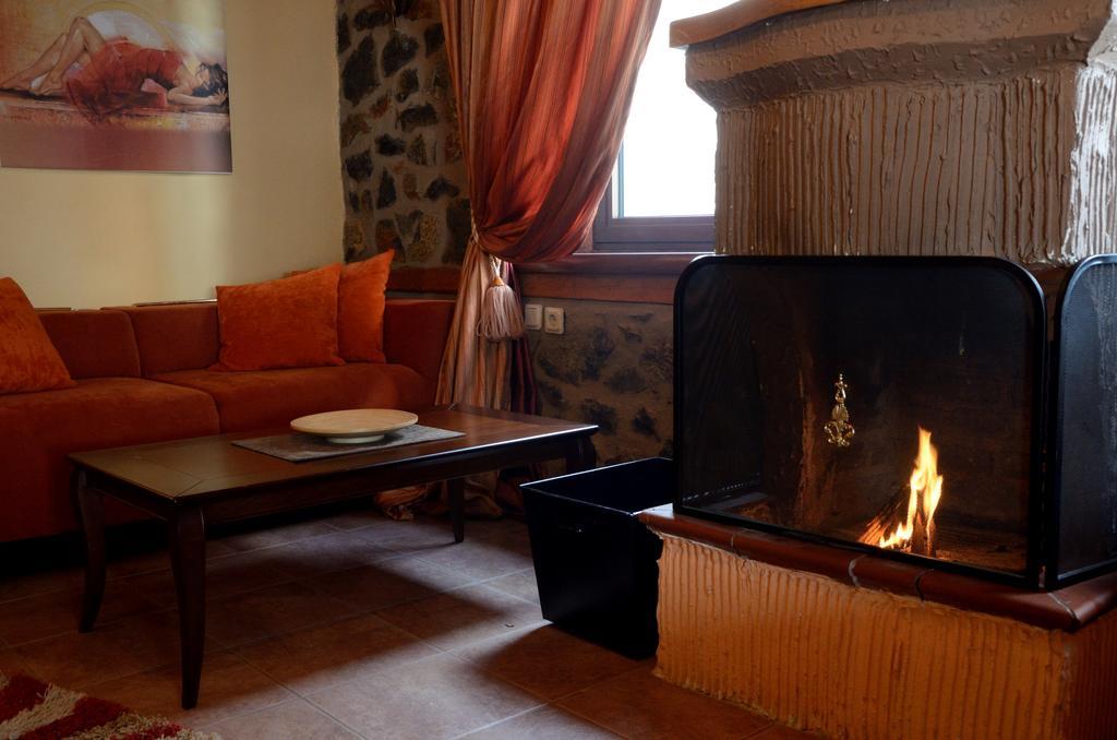 To Spitiko Hotell Agios Athanasios  Rum bild