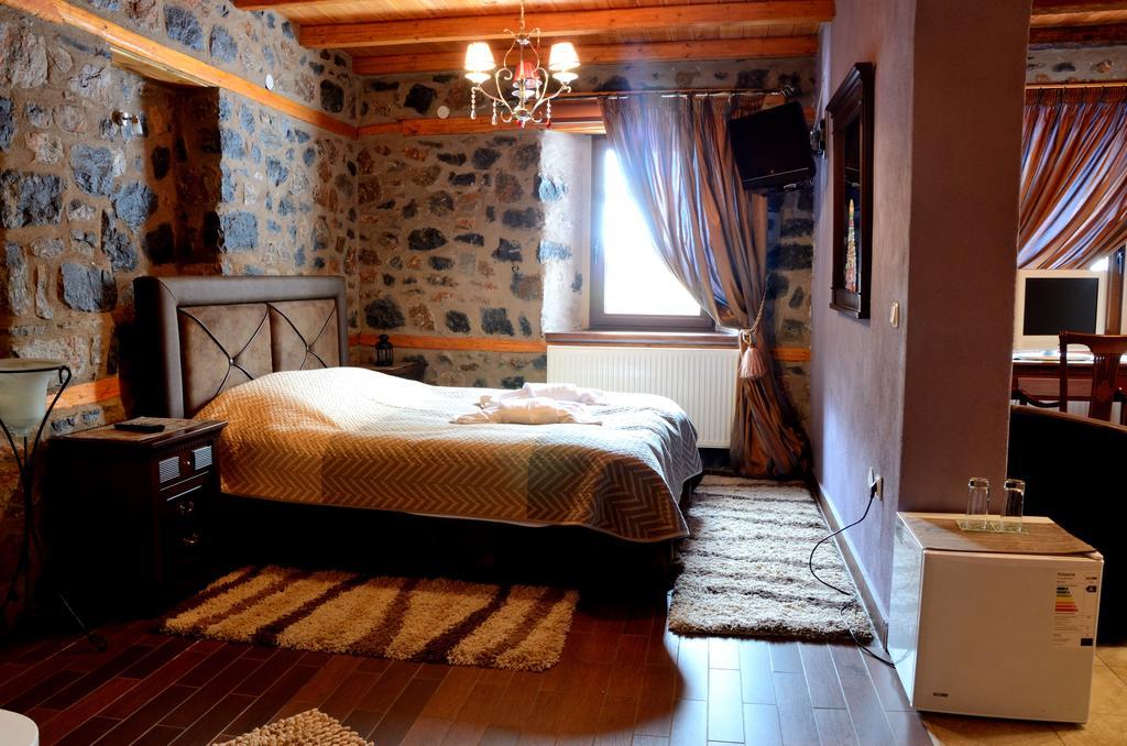 To Spitiko Hotell Agios Athanasios  Rum bild