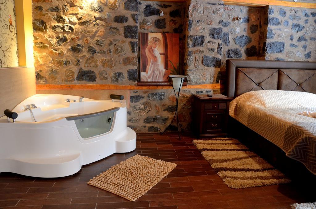 To Spitiko Hotell Agios Athanasios  Exteriör bild