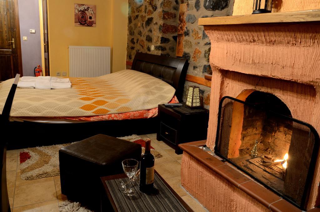 To Spitiko Hotell Agios Athanasios  Rum bild