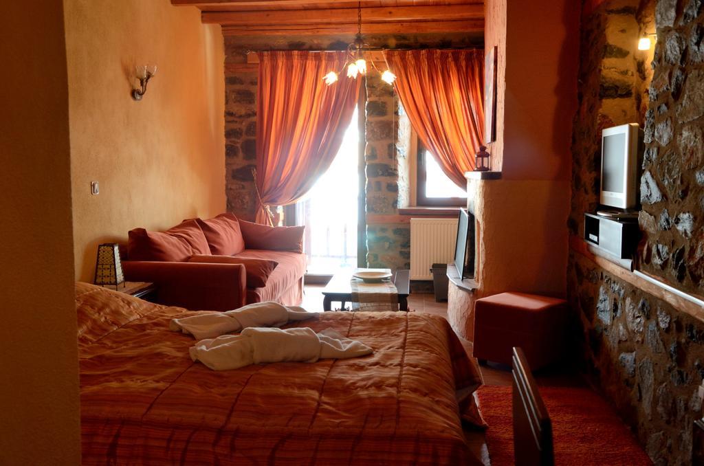 To Spitiko Hotell Agios Athanasios  Rum bild